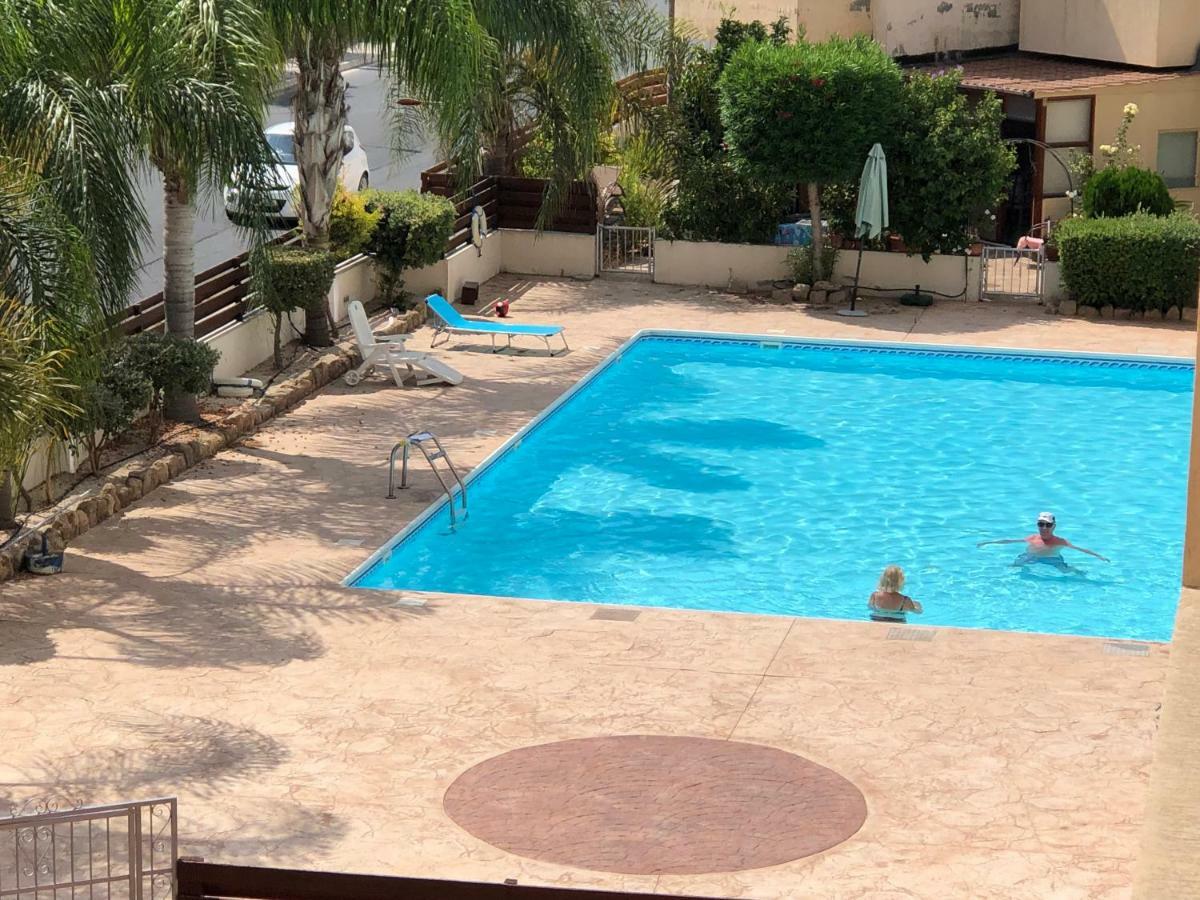 Private Apartment At Aristo Universe III With Pool Paphos Extérieur photo