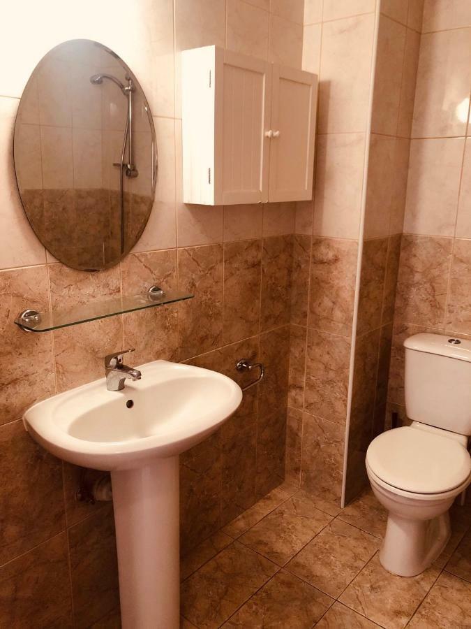 Private Apartment At Aristo Universe III With Pool Paphos Extérieur photo