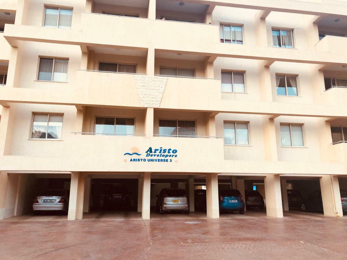 Private Apartment At Aristo Universe III With Pool Paphos Extérieur photo
