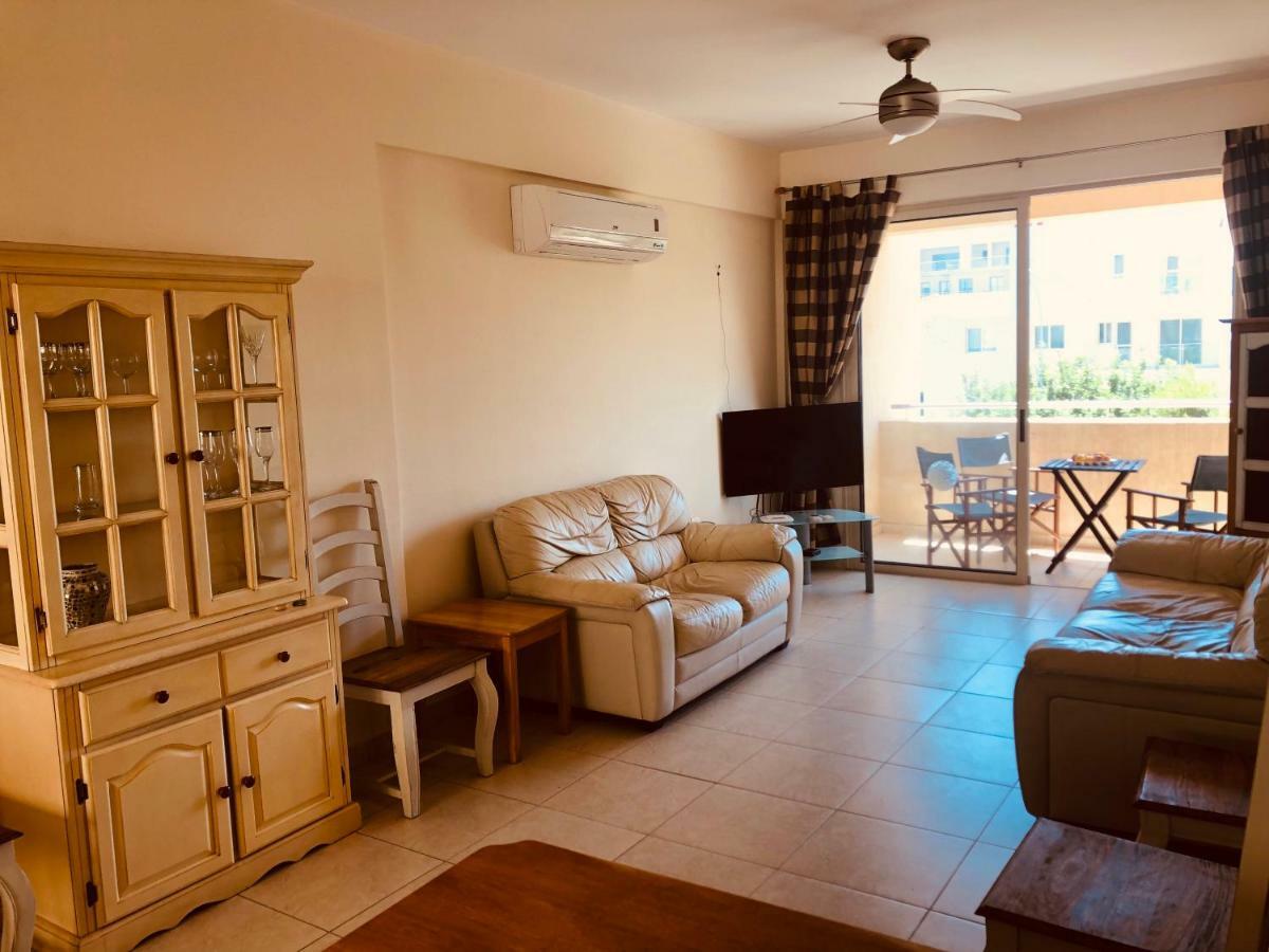 Private Apartment At Aristo Universe III With Pool Paphos Extérieur photo