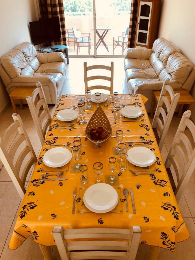 Private Apartment At Aristo Universe III With Pool Paphos Extérieur photo