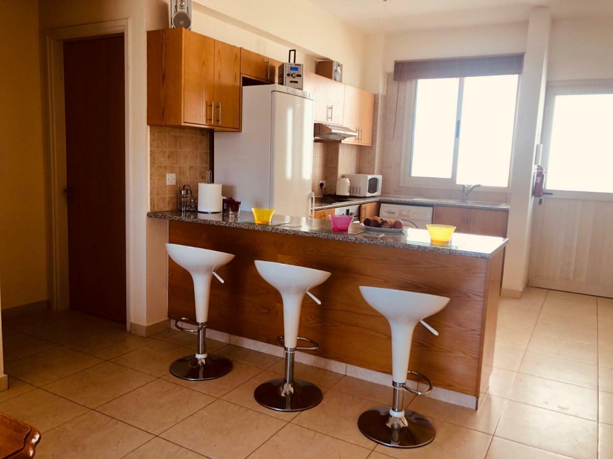 Private Apartment At Aristo Universe III With Pool Paphos Extérieur photo